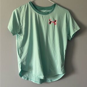 Girls Under Armour Athletic Shirt. Size Medium